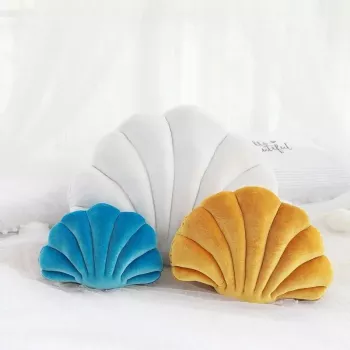 Nordic Shell Plush Cushion: Cozy Accent for Home Office